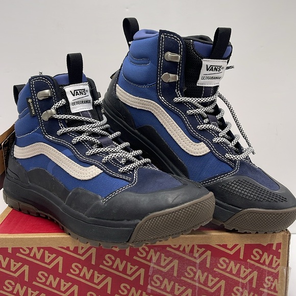Vans WMNS Ultrarange Exo Hi
Navy/Black
VN0005VANGV
Sneakers - Picture 4 of 16